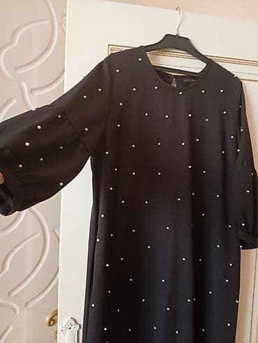 ziyafət tulum: Qara rəngli, incə mirvari aplikasiyalı şıq don. - Model: A-kəsim — 2