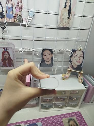 stranger things kinder: K-pop jennie photocard seti əllə hazırlanmışdır ama aparatlardan — 5