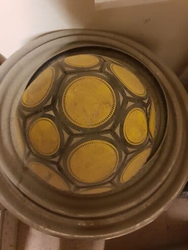 Bu futbol topu sarı və tünd rəngli panellərlə dizayn edilmişdir. Onun