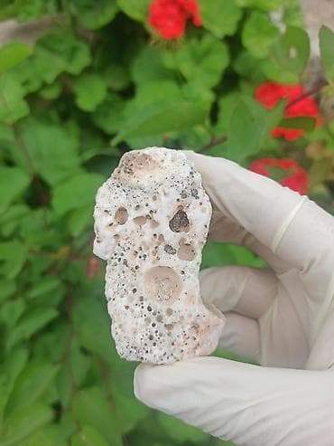 ceki daşlari: Kolleksiya üçün Təbii Floresan Mineral 💎 (UV-də parıldayan daş) ✨😍 — 2