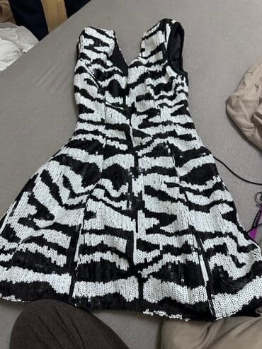 şifon fasonlar instagram: Qara-ağ payetli gecə/libas - Model: A-kəsimli, beldən açılan ətək - — 4