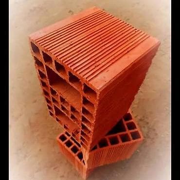 Blok kərpiclərin satışı. Tərkibi gildən hazırlanmış və bişirilmiş