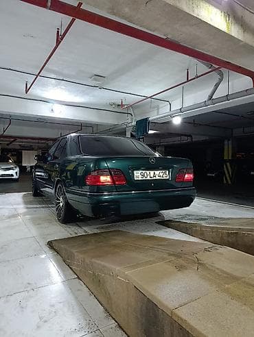 w210 krilo: Mercedes-Benz E-Class: 2 l | 1998 il Sedan — 4