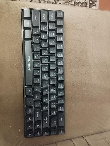 Pantheon M2 – LED işıqlanmaya malik, naqilli oyun klaviaturası ünvan