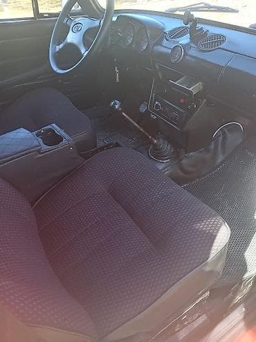 celiloglu babek elaqe nomresi: VAZ 2101 sedan – klassik sovet modeli, qırmızı rəngdə.ili 1982.qiymet — 5