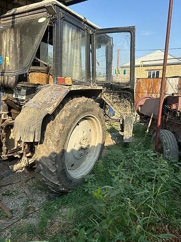 traktrlar: Kənd təsərrüfatı texnikası dəsti - Traktor: Universal təkərli traktor — 3