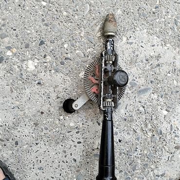 drel işlənmiş: Əl ilə işləyən dişli quruluşlu vint açarlı mexaniki drel (hand drill) — 2
