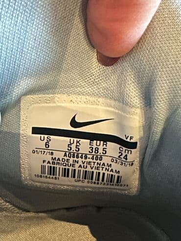 Кроссовки и спортивная обувь: Nike Air Force 1 High, boz rəng palitrası ilə. Xüsusiyyətlər: - — 5