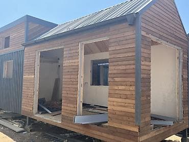 kontener ev: Modul tipli mobil ev – “tiny house” Xüsusiyyətlər: - Daşınan — 2