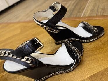 женские босоножки на танкетке: Ölçü: 35, rəng - Qara, İşlənmiş — 2