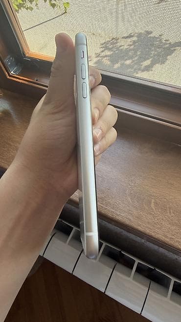 iphone usb: IPhone 11, 128 GB, Ağ, Barmaq izi, Face ID — 4