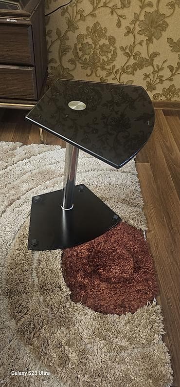 Jurnal masası, Açılmayan, Şüşə, Künc masa — 3