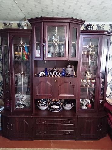 Klassik üslubda iri vitrın-bufet dəsti - Material: ağac teksturalı