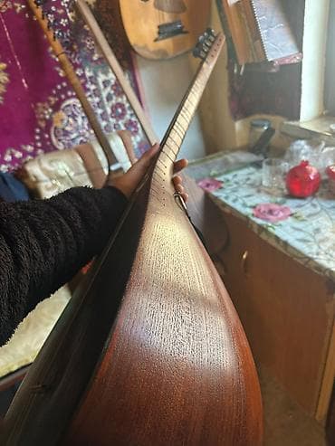Саз: Elektro saz – milli naxışlı, ay-ulduz işləməli model - Korpus: bütöv — 2