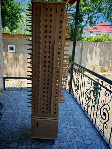 işlənmiş vitrinlər: Taxtadan hazırlanmış, eynəkləri səliqəli şəkildə saxlamaq üçün nəzərdə — 4