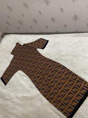 fendi canta: Fendi brendinə aiddir.Stamdartdır və streç materialdır.Yepyenidir — 1