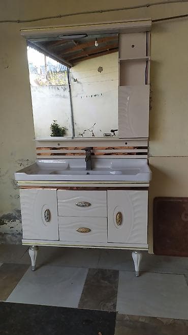Hamam üçün lavabo mebeli dəsti - Geniş güzgülü üst modul: yuxarı