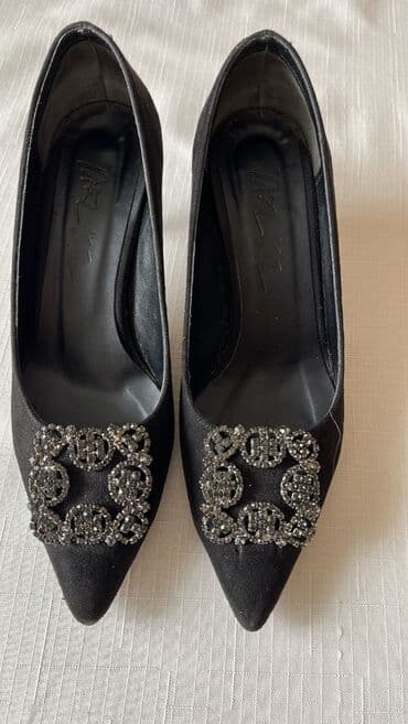 Ayaqabi satilir 1-2 defe geyinilib Turkiyeden alinib 20 azn 37