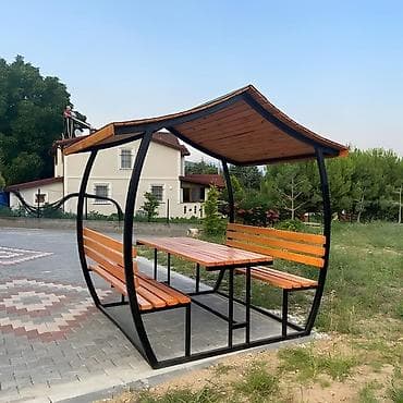 Metall karkaslı taxta oturacaqlı kölgəlikli piknik dəsti - Açıq