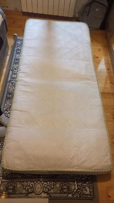 Dəsmallar: Tək nəfərlik döşək - Ölçü: təxminən 90×190 sm (tək nəfərlik). - Rəng — 2