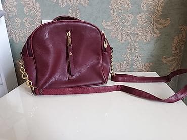 aksesuarlar: Çanta çox genişdir 2 hissəsidir arxada da balaca cibi var. Çox az — 2