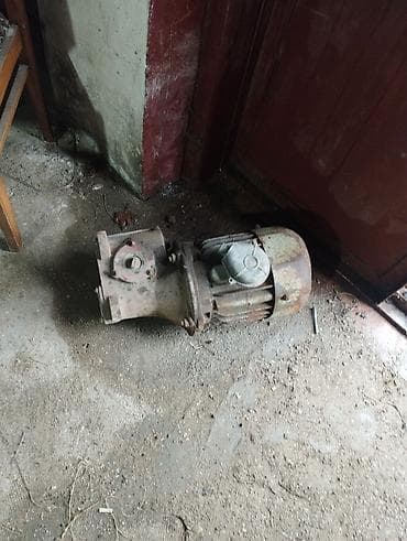 Sənaye elektrik mühərriki + reduktor (motor-reduktor) komplekti -