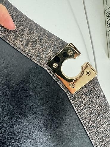 michail kors: Michael Kors çiyin çantası - Model: flap dizaynlı, ön hissədə — 9