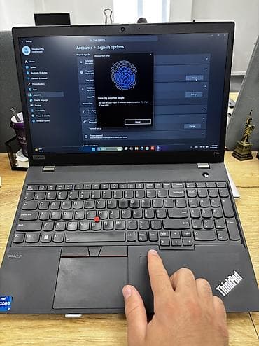 macbook 2017: Lenovo ThinkPad, 15.6 ", Intel Core i7, 1 TB — 2