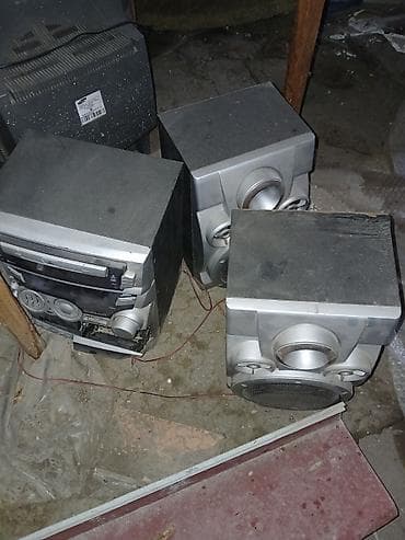 musiqi sentir: Mini musiqi mərkəzi və iki ədəd akustik səs kolonkası dəsti. Tərkib — 1