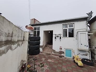 razın: Satilir:4 otaqlı mənzil heyet evi.Oz şexsi evimdir.3 yataq otagi,1 — 9