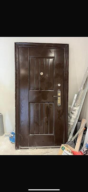 Dekorativ divar panelləri: Mənzil üçün İşlənmiş Giriş qapısı Glazok ilə, Zəmanətsiz, Ünvandan götürmə — 1