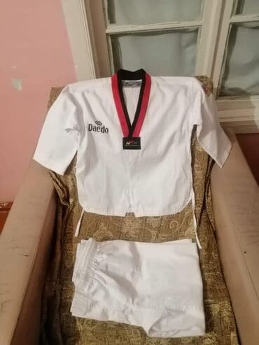 Dəbilqələr: Taekvondo forması – Daedo brendi Məhsul təsviri: - Rəsmi Daedo — 1