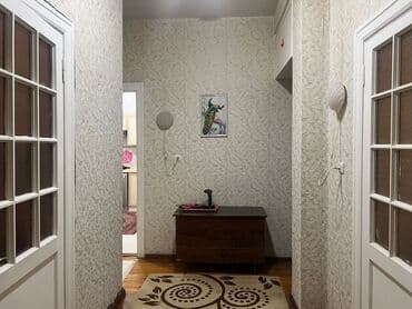 Kirayə mənzillər: Сдается квартира в районе Азнефть,напротив 6 школы. 3 /4 этаж3 — 3