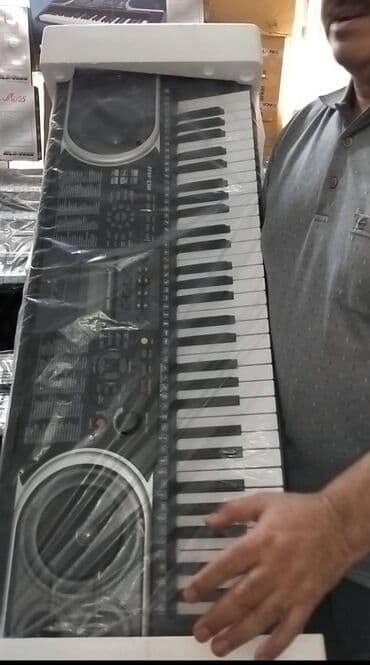 Yeni başlayanlar üçün piano və ya sintezator kursu üçün Həvəskarlar