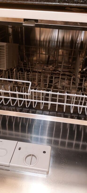 Nehrə aparatları: Qabyuyan maşın – kompakt tip Xüsusiyyətlər: - Geniş paslanmayan polad — 2