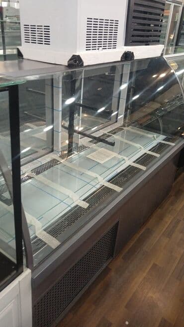 su soyuducuları: Soyuduculu vitrin (şirniyyat/dəliqat/fast-food üçün) - Önü əyri — 1