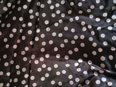 ткань белая: Ткань чёрная в белый горошек. Шёлковая. Размер 4 метра на 94 см. По — 1