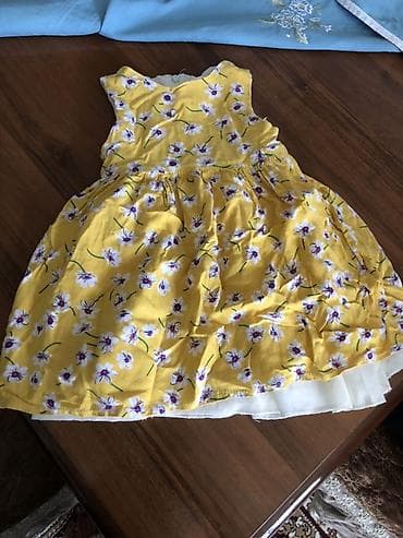 Üst geyimləri: Uşaq donu – sarı rəng, çiçək naxışlı - Model: qolsuz, ətəyi büzgülü — 1