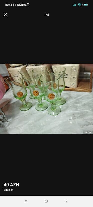 Qədəhlər, rəng - Ağ