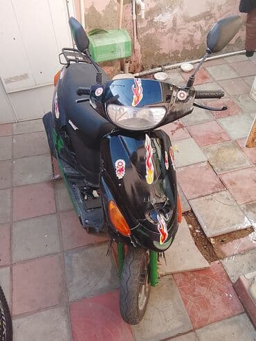 kub 50 cc: Şəhər içi qısa məsafələr üçün praktiki skuter. Xüsusiyyətlər: - — 1