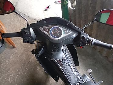 Moped/Skuter tipli motosiklet – yaşıl-qara rəng sxemi ilə