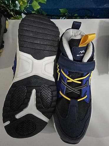 Donlar: Məhsul: Krossovkalar (iki fərqli model) 1) Açar detallar – ağ/rəngli — 3