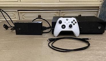 Xbox One, çoxlu oyunlar Yaxşı vəziyyətdə Xbox One satılır. Konsol tam