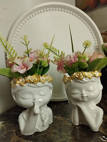 Vazalar: Dekorativ mini kompozisiyalar – gips vazalarda süni güllər.heykəllər — 8