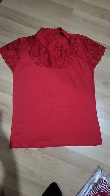 cins sumka: Qırmızı qadın bluzu - Rəng: parlaq qırmızı - Model: qısaqoll, sinə və — 1