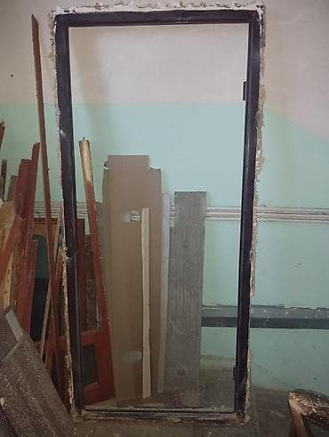 Qapılar və aksessuarlar: Mənzil üçün İşlənmiş Giriş qapısı Glazok ilə, Ünvandan götürmə — 6