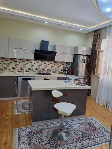 razin stansiyasi: Ev iki mərtəbəlidir və geniş həyəti var. Həyətdə açıq havada oturmaq — 11