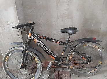 MTB tipli velosiped Xüsusiyyətlər: - 26" təkərlər, qalın protektorlu