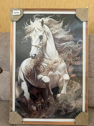 bayraq səkilləri: Dekorativ tablo – ağ at təsviri - Mövzu: Zərif zirehli ağ atın — 2