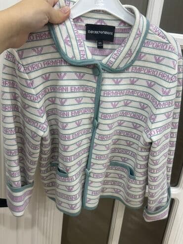 Emporio Armani uşaq kardiqanı, 400 azn alinib 8 yas yazilib ama 4-5